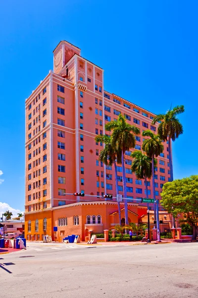 Kauniita historiallisia rakennuksia Miamissa Art decon alueella — kuvapankkivalokuva