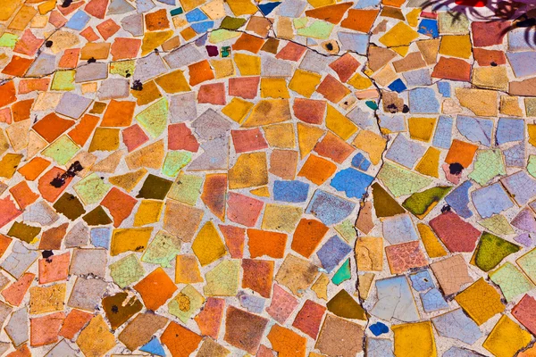 Mozaïek met tegels geeft een mooie kleurrijke patroon — Stockfoto