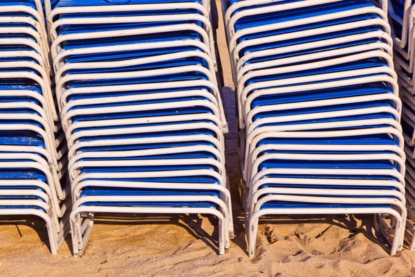 Plaj sandalyeleri zımbalanmış — Stok fotoğraf