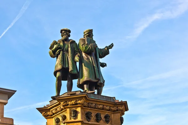 Staty av johannes gutenberg i frankfurt — Stockfoto