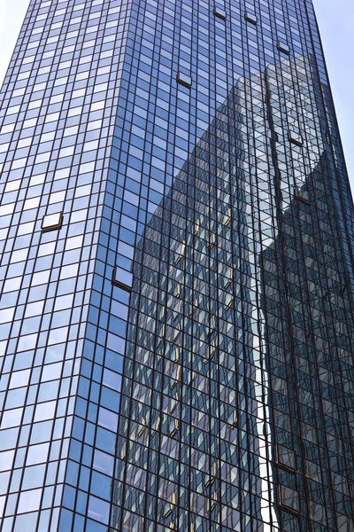 Fenster von Bürogebäuden — Stockfoto