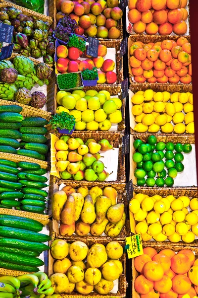 Marché des fruits Fruits et légumes frais et sains sur le marché — Photo