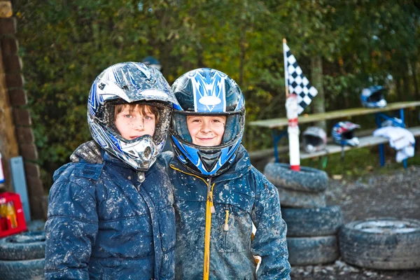 Friends love to race with a quad bike at the muddy quad track — Stock Photo, Image