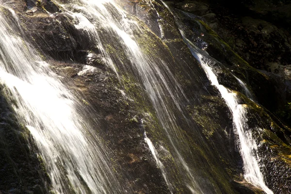 Naturliga vattenfall i national park — Stockfoto
