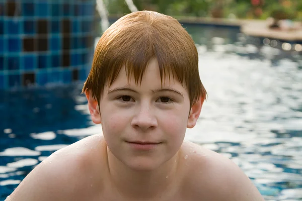 Çocuk Havuzu Kızıl saçlı — Stok fotoğraf