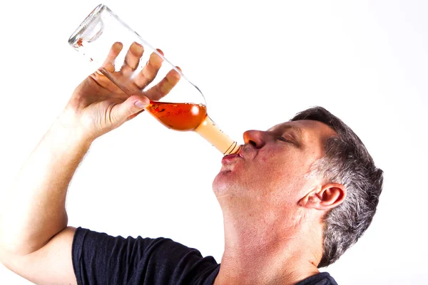 Man die alcohol drinkt — Stockfoto