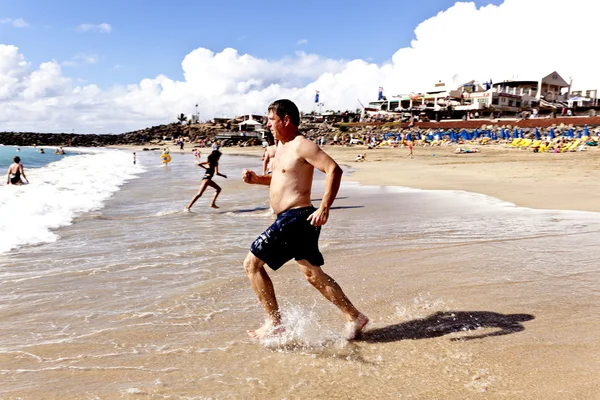 Άνθρωπος που τρέχει στην παραλία — Φωτογραφία Αρχείου