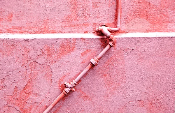 Zeď s Vyfukovací potrubí — Stock fotografie