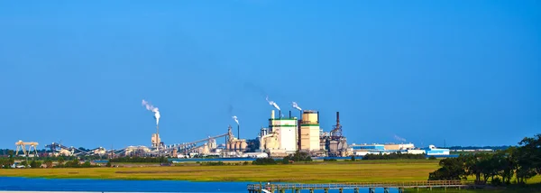 Fabriek in de Atlantische Oceaan in portland — Stockfoto