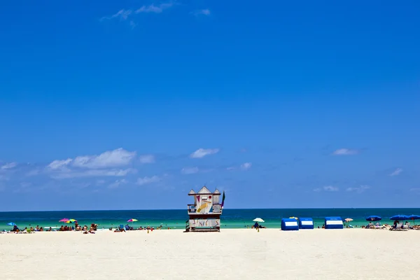 Cabaña de reloj de madera en el océano en Miami Sur — Foto de Stock