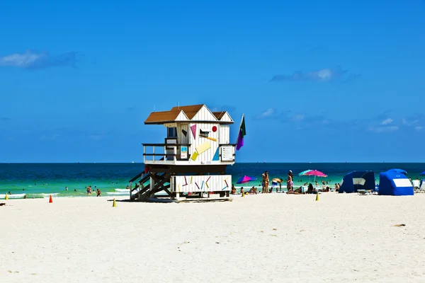 Cabana de relógio de madeira baía no oceano em Miami Sul — Fotografia de Stock