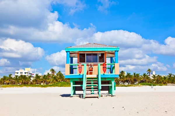 La vie à la plage de sable blanc dans le sud de Miami — Photo