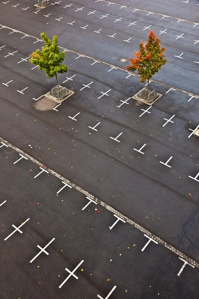 Gemarkeerde parkeerplaats zonder auto 's — Stockfoto