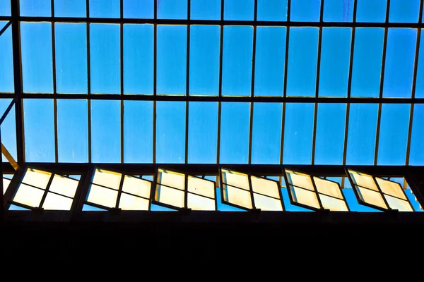 Formação em Wiesbaden, vidro de telhado dá um belo harmo — Fotografia de Stock