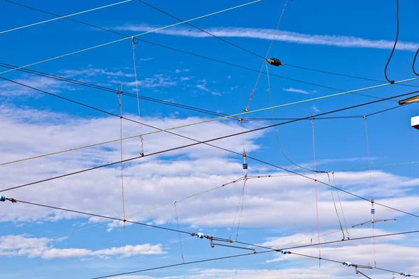 Sieci jezdnej z błękitnego nieba — Zdjęcie stockowe