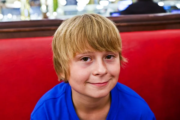 Smiling boy in a diners at night — Stock Photo, Image