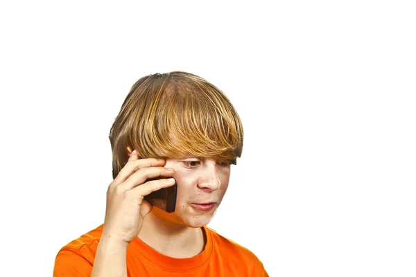 Rapaz está a usar o telemóvel — Fotografia de Stock