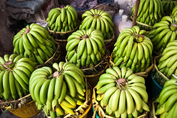 Bananas frescas no mercado da manhã em Bangkok — Fotografia de Stock