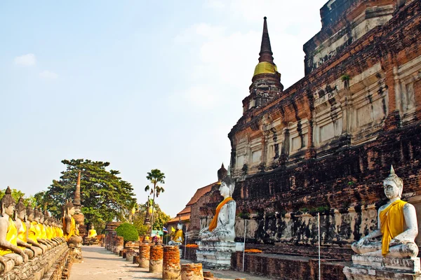 Krásná socha Buddhy v chrámu wat yai chai mongkol — Stock fotografie