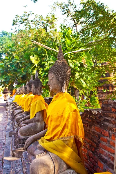 Gyönyörű szobor a Buddha templom wat yai chai mongkol — Stock Fotó
