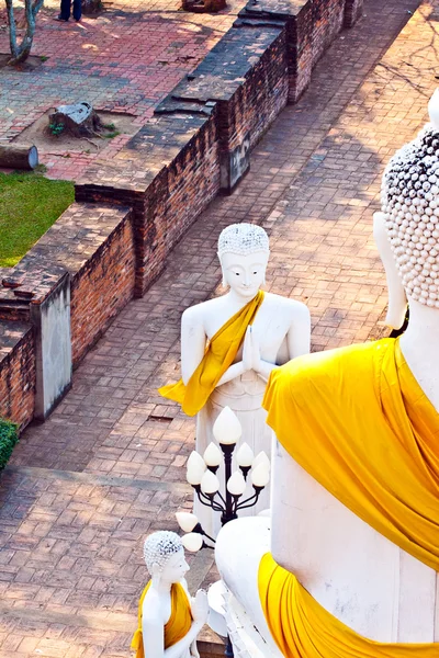 Krásná socha Buddhy v chrámu wat yai chai mongkol — Stock fotografie