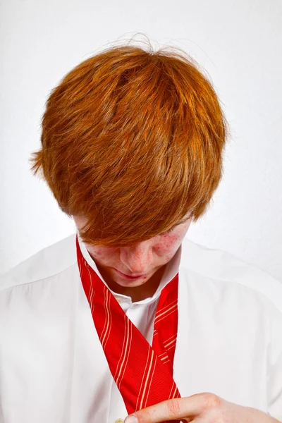 Boy binding a tie — Stock Photo, Image