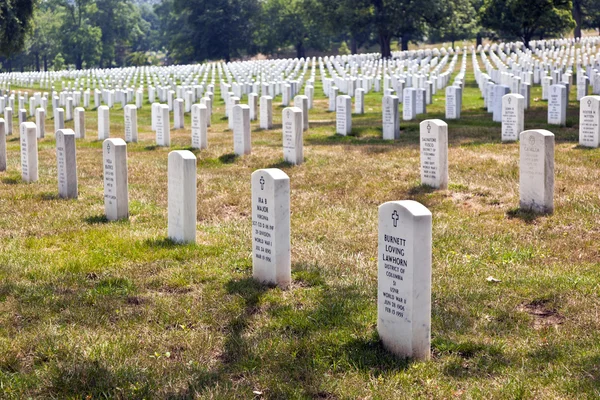 アーリントン国立墓地の墓石 — ストック写真