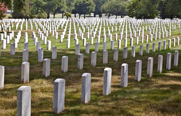 Náhrobky na Arlingtonském Národním hřbitově — Stock fotografie