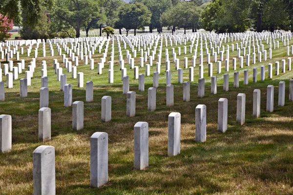 Az arlington nemzeti temetőben sírkövek — Stock Fotó