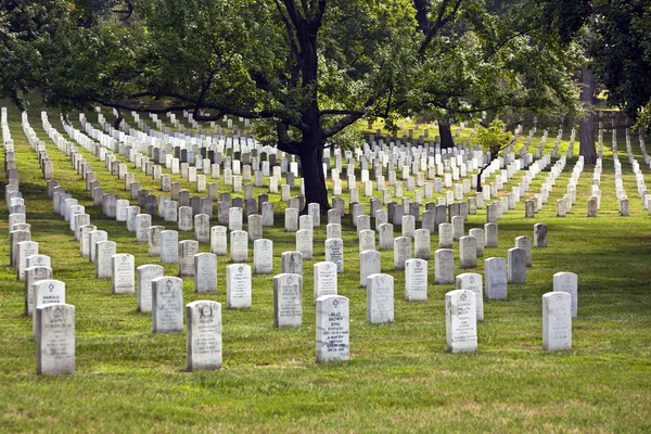 Az arlington nemzeti temetőben sírkövek — Stock Fotó
