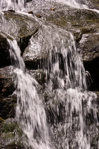 Bela cachoeira natural — Fotografia de Stock