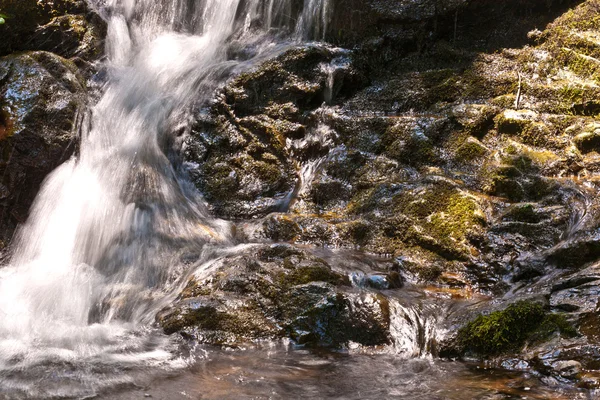 Prachtige natuurlijke waterval — Stockfoto