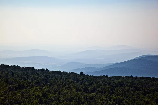 Krásný výhled na populární blue ridge hory — Stock fotografie