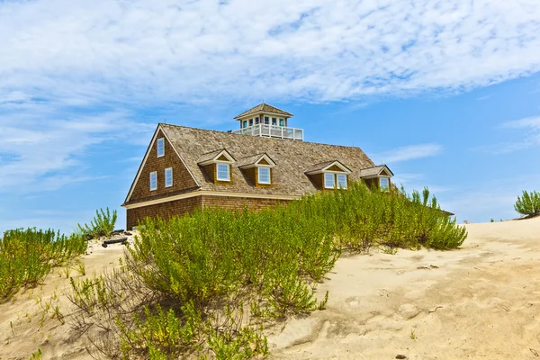 Дом в дюнах — стоковое фото
