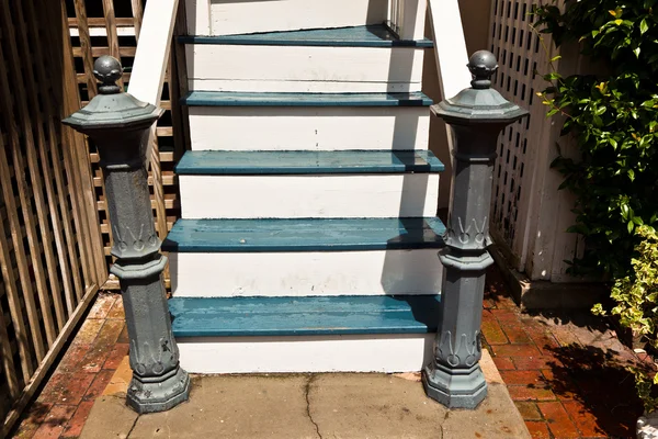 Лестница старого дома — стоковое фото
