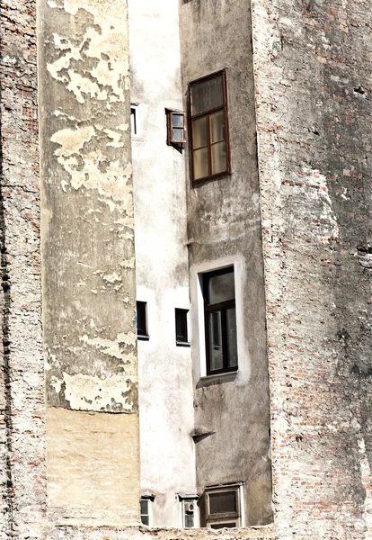 Fasáda staré cihlové domy ve Vídni — Stock fotografie