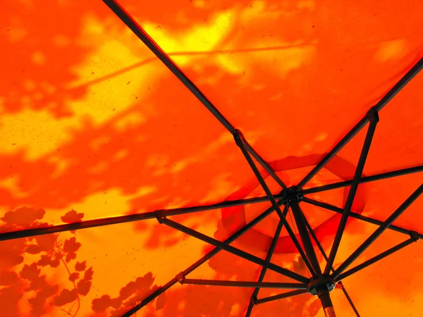 Зонтик для защиты от солнца — стоковое фото