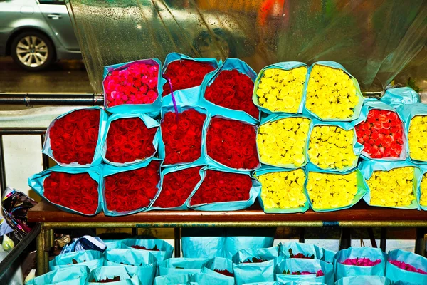Rose sul mercato dei fiori, la mattina presto a Bangkok — Foto Stock