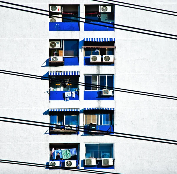 Fachada de arranha-céus com compartimentos em Bancoc — Fotografia de Stock