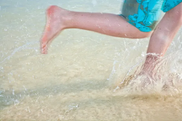 Біг ноги на пляжі — стокове фото