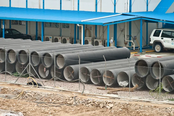 Huge water pipes are stored at the building site — Stock Photo, Image