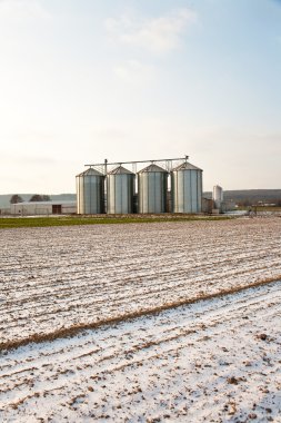 silo güzel ışık ve struc ile kışın kar dönüm araziyi