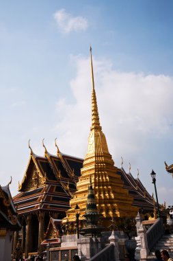 ünlü tapınağı phra sri ratana chedi TH altın folyo ile kaplı.