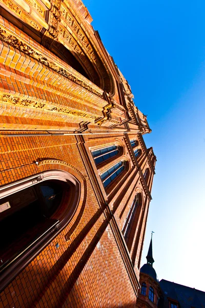 Berühmte marktkirche in wiesbaden, ein ziegelbau im neugotischen stil — Stockfoto