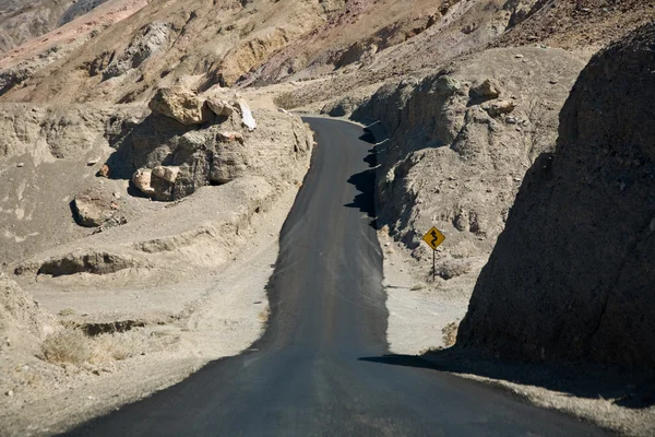 Condução na Interestadual 187 em direção ao Vale da Morte Badwater — Fotografia de Stock
