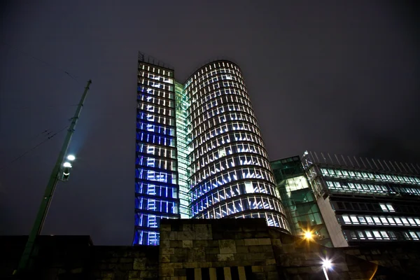 Turm in Wien bei Nacht in schöner Illumination — Stockfoto