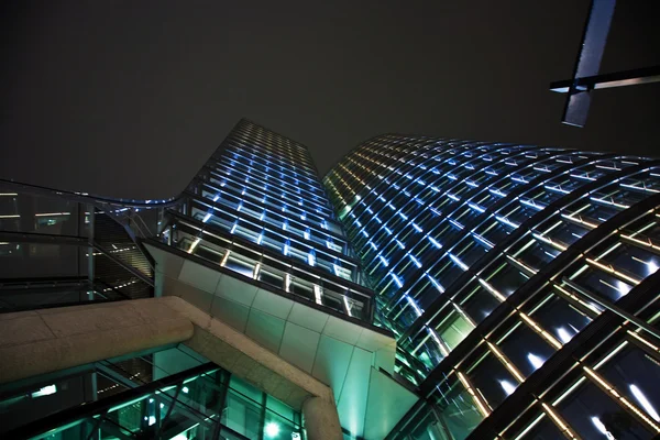 Torre en Viena de noche en hermosa iluminación — Foto de Stock