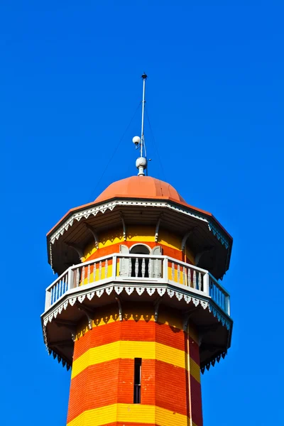 La residencia real (Phra Thinang) y la torre de vigilancia de los sabios (Ho W — Foto de Stock
