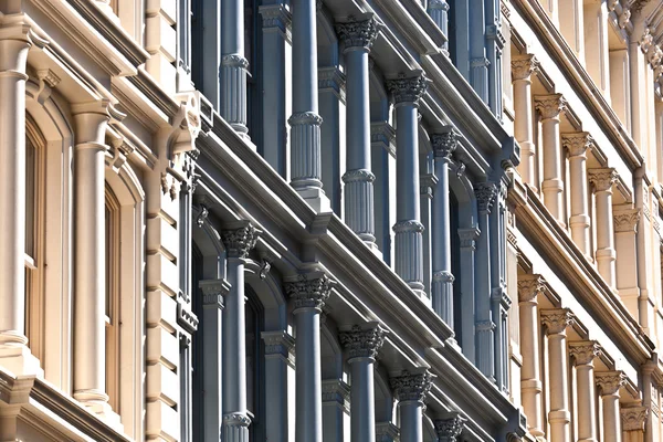 Facade at old houses downtown in New York — Stock Photo, Image