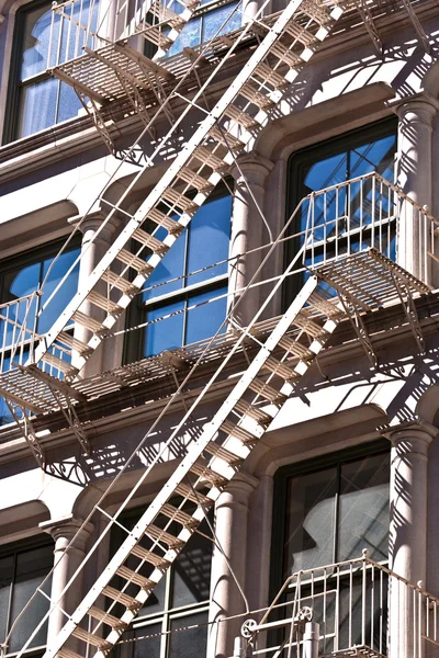 Fire ladder at old houses downtown in New York — Stock Photo, Image